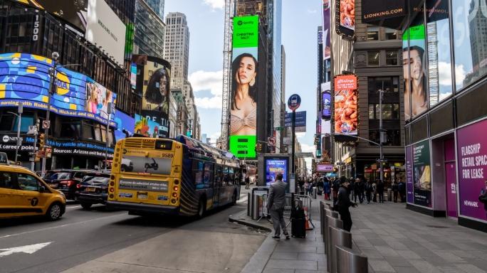 Η Χριστίνα Σάλτη μπήκε σε billboard στην Times Square!