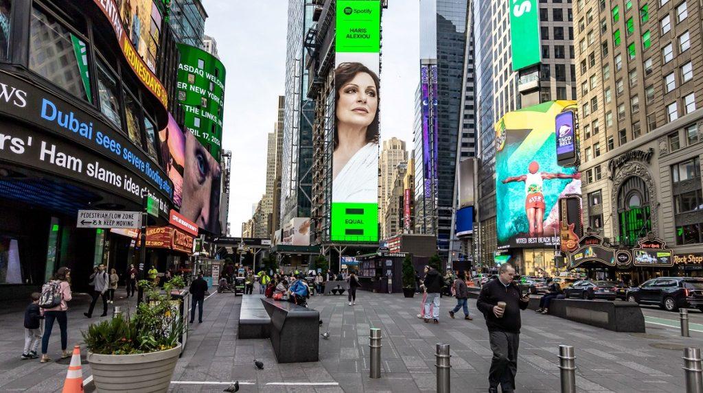 Η Χάρις Αλεξίου σε billboard στην Times Square στη Νέα Υόρκη!